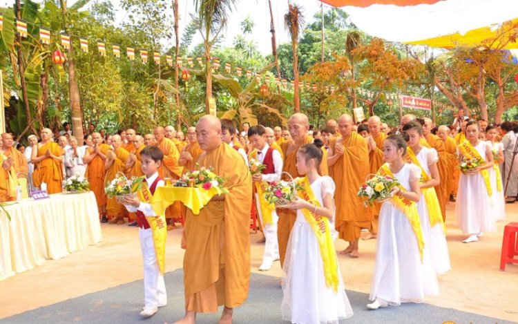 Lễ Vu Lan được tổ chức trong chùa vào ngày 15/7 âm lịch hàng năm