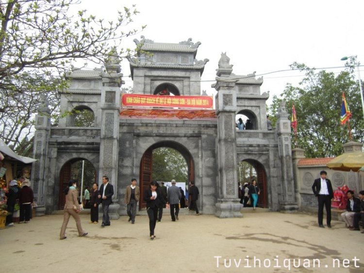 Cổng đền Sòng Sơn- Thanh Hóa